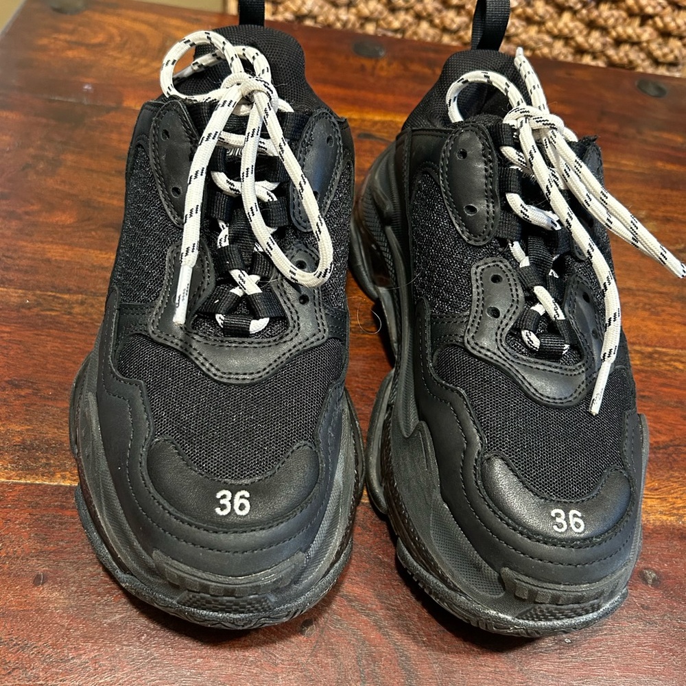 BALENCIAGA TRIPLE S TRAINING SHOES